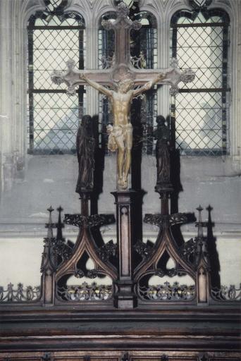 croix surmontant le banc d'oeuvre - © Ministère de la Culture (France), Médiathèque du patrimoine et de la photographie, diffusion RMN-GP