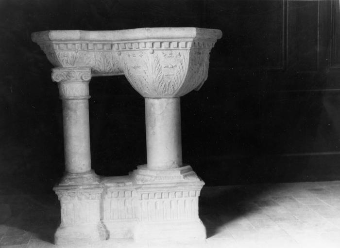 fonts baptismaux - © Ministère de la Culture (France), Médiathèque du patrimoine et de la photographie (objets mobiliers), tous droits réservés