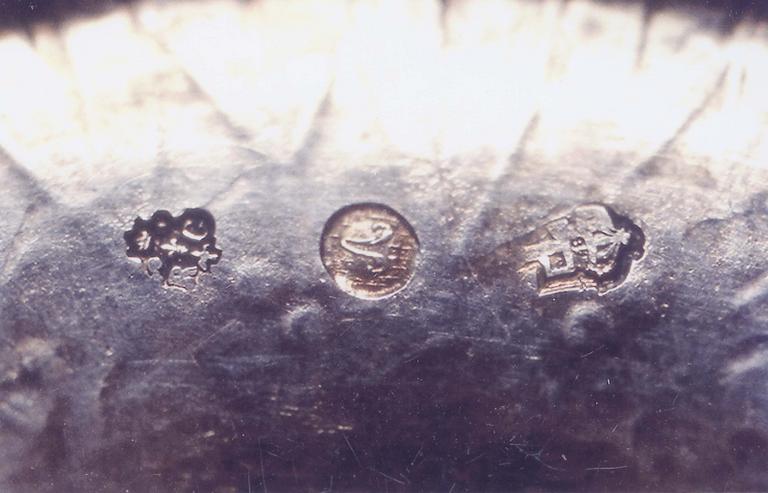calice, détail des poinçons, argent doré - © Ministère de la Culture (France), Médiathèque du patrimoine et de la photographie, diffusion RMN-GP