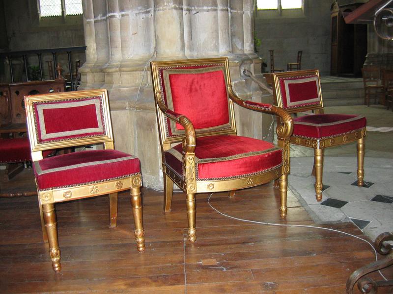 Fauteuil, 2 sièges de célébrant