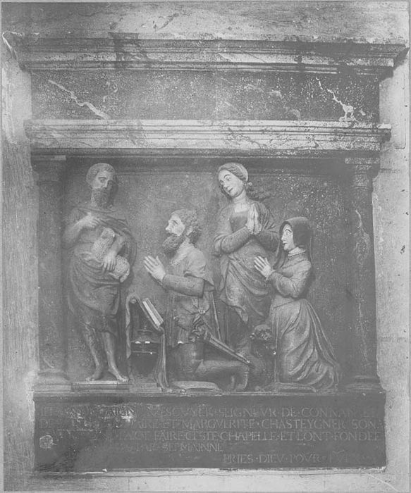 monument commémoratif de la fondation de la chapelle seigneuriale, par Jean II de Gaignon et Marguerite Chasteygnier, sa femme