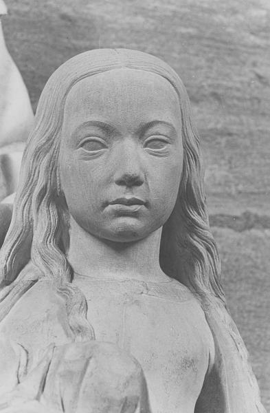 groupe sculpté : sainte Anne avec la Vierge tenant l'enfant Jésus, détail du visage de la Vierge