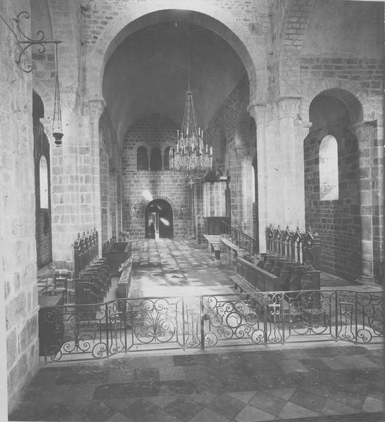 Clôtures du choeur et des absidioles (balustrades servant de tables ou d'appuis de communion)