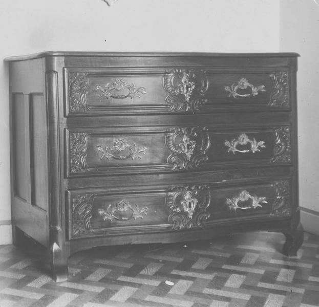 commode, vue générale - © Ministère de la Culture (France), Médiathèque du patrimoine et de la photographie (objets mobiliers), tous droits réservés