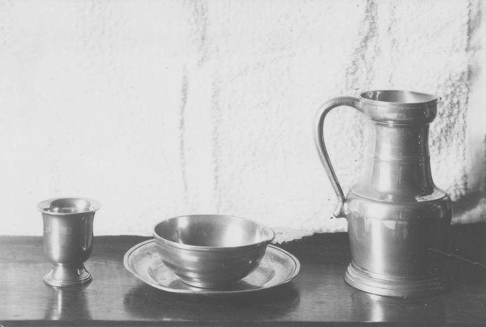 couverts de malade : gobelet, assiette, écuelle, pichet, vue générale - © Ministère de la Culture (France), Médiathèque du patrimoine et de la photographie (objets mobiliers), tous droits réservés