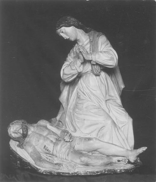 groupe sculpté : Vierge de Pitié, vue générale - © Ministère de la Culture (France), Médiathèque du patrimoine et de la photographie (objets mobiliers), tous droits réservés