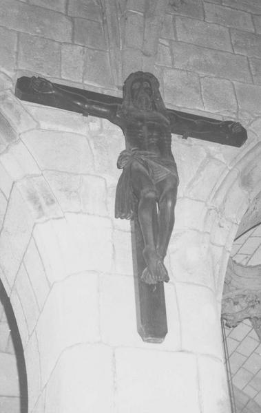 Statue : Christ en croix