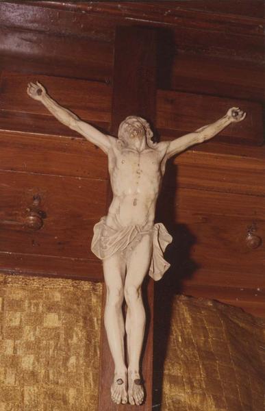 statuette : Christ en croix