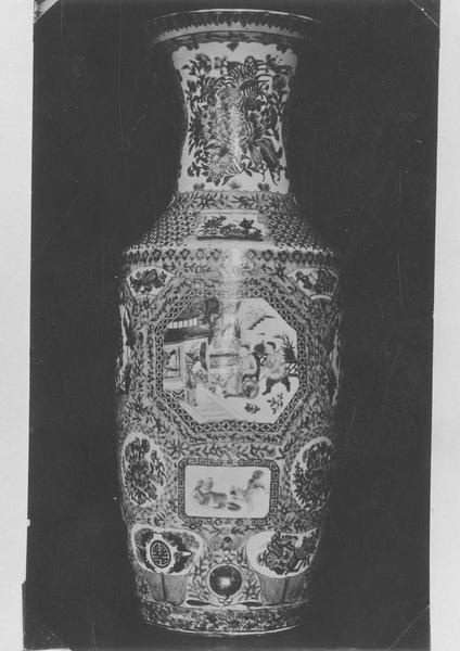 vase décoratif, vue générale - © Ministère de la Culture (France), Médiathèque du patrimoine et de la photographie (objets mobiliers), tous droits réservés