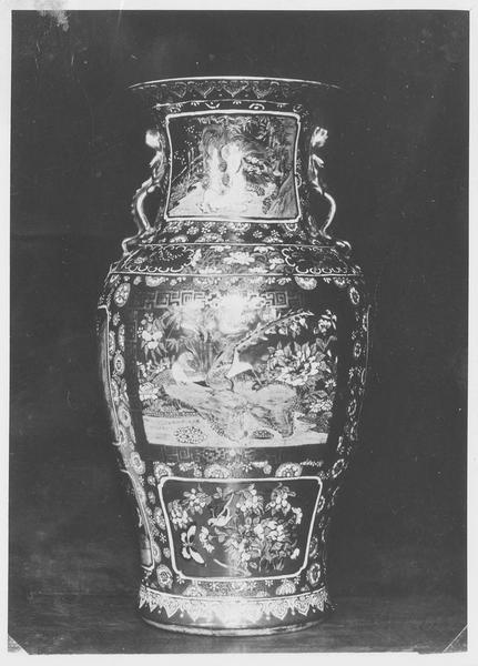 vase décoratif, vue générale - © Ministère de la Culture (France), Médiathèque du patrimoine et de la photographie (objets mobiliers), tous droits réservés