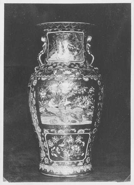 vase décoratif, vue générale - © Ministère de la Culture (France), Médiathèque du patrimoine et de la photographie (objets mobiliers), tous droits réservés