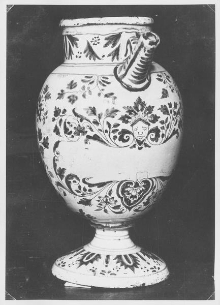 cruche (chevrette), vue générale - © Ministère de la Culture (France), Médiathèque du patrimoine et de la photographie (objets mobiliers), tous droits réservés
