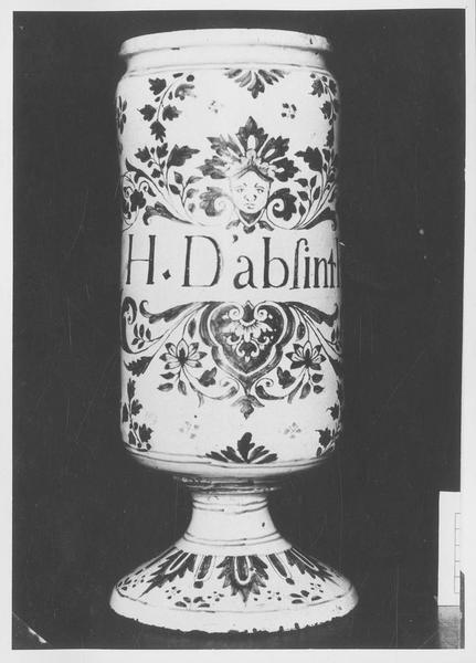 pot à pharmacie (vase de pharmacie), vue générale - © Ministère de la Culture (France), Médiathèque du patrimoine et de la photographie (objets mobiliers), tous droits réservés