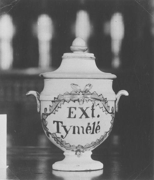 pot à pharmacie (vase), vue générale - © Ministère de la Culture (France), Médiathèque du patrimoine et de la photographie (objets mobiliers), tous droits réservés
