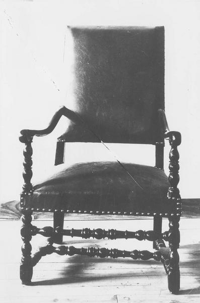 fauteuil, vue générale - © Ministère de la Culture (France), Médiathèque du patrimoine et de la photographie (objets mobiliers), tous droits réservés