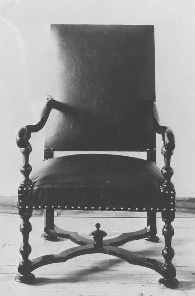 fauteuil, vue générale - © Ministère de la Culture (France), Médiathèque du patrimoine et de la photographie (objets mobiliers), tous droits réservés