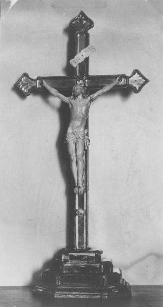 croix (crucifix), vue générale - © Ministère de la Culture (France), Médiathèque du patrimoine et de la photographie (objets mobiliers), tous droits réservés