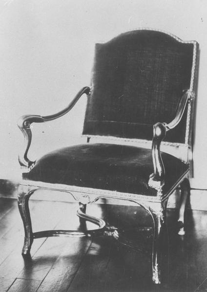 fauteuil, vue générale - © Ministère de la Culture (France), Médiathèque du patrimoine et de la photographie (objets mobiliers), tous droits réservés