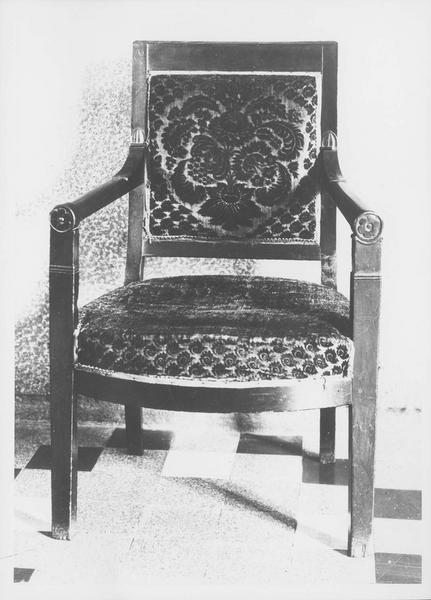 fauteuil, vue générale - © Ministère de la Culture (France), Médiathèque du patrimoine et de la photographie (objets mobiliers), tous droits réservés