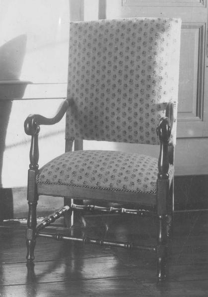 fauteuil, vue générale - © Ministère de la Culture (France), Médiathèque du patrimoine et de la photographie (objets mobiliers), tous droits réservés