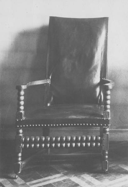 fauteuil, vue générale - © Ministère de la Culture (France), Médiathèque du patrimoine et de la photographie (objets mobiliers), tous droits réservés