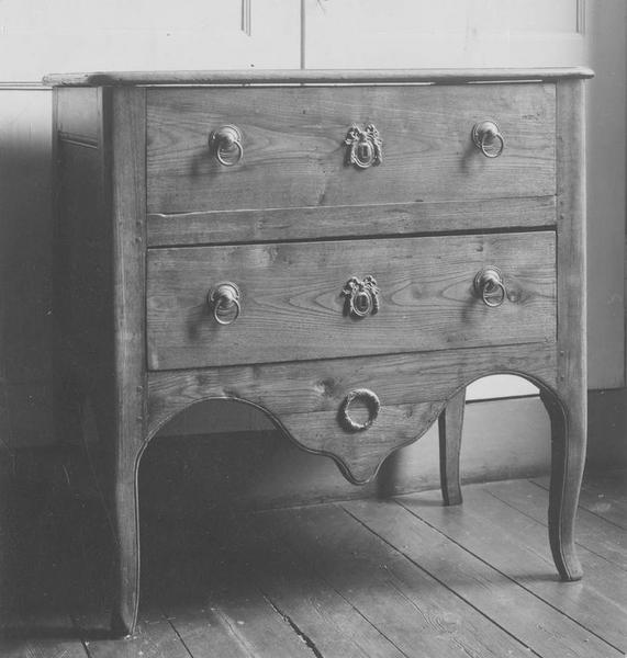 commode, vue générale - © Ministère de la Culture (France), Médiathèque du patrimoine et de la photographie (objets mobiliers), tous droits réservés