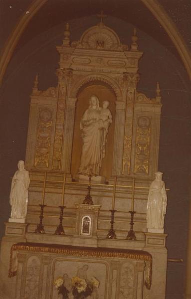 Autel, retable, statue : Vierge