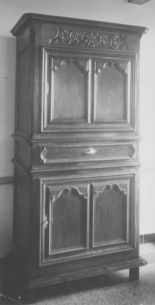 armoire bonnetière, vue générale - © Ministère de la Culture (France), Médiathèque du patrimoine et de la photographie (objets mobiliers), tous droits réservés