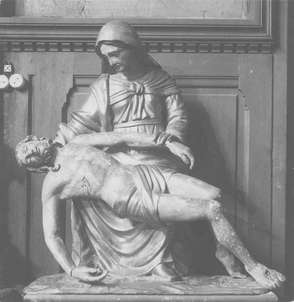 groupe sculpté : Vierge de Pitié, vue générale