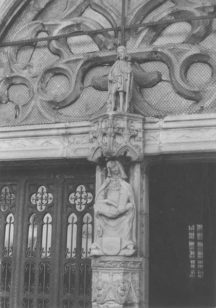 groupe sculpté : Vierge de Pitié ; statue : saint Roch, vue générale