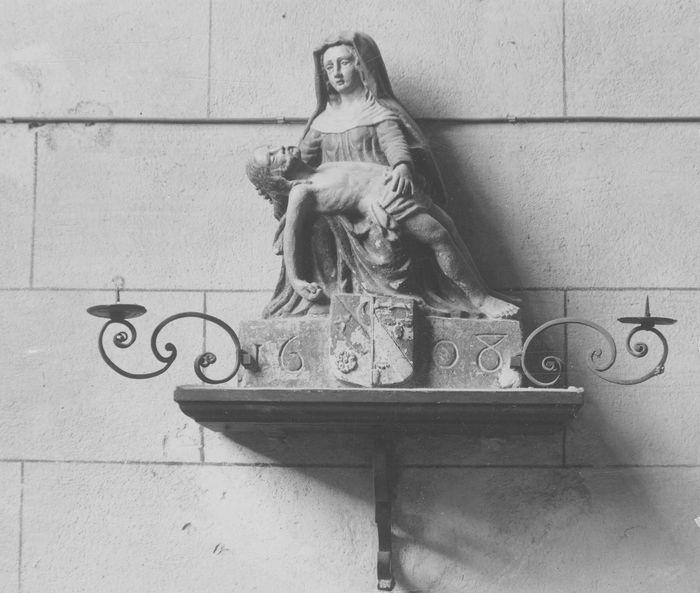 groupe sculpté : Vierge de Pitié, vue générale - © Ministère de la Culture (France), Médiathèque du patrimoine et de la photographie (objets mobiliers), tous droits réservés
