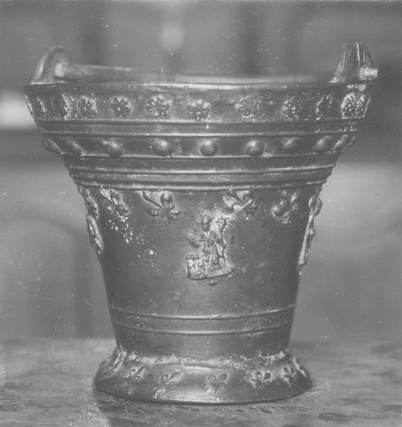seau à eau bénite (bénitier portatif), vue générale - © Ministère de la Culture (France), Médiathèque du patrimoine et de la photographie (objets mobiliers), tous droits réservés