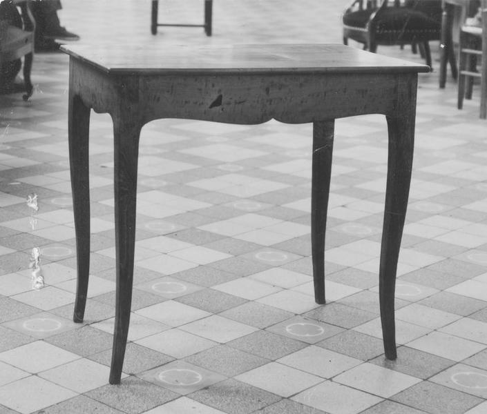 table, vue générale - © Ministère de la Culture (France), Médiathèque du patrimoine et de la photographie (objets mobiliers), tous droits réservés