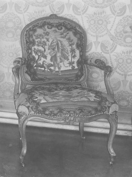 fauteuil, vue générale - © Ministère de la Culture (France), Médiathèque du patrimoine et de la photographie (objets mobiliers), tous droits réservés