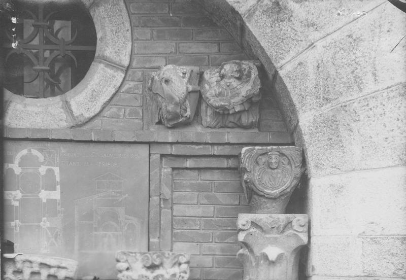culs-de-lampe : l'aigle de l'évangéliste saint Jean, l'homme de l'évangéliste saint Mathieu, vue générale