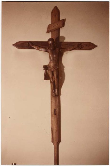 Statue : Christ en croix