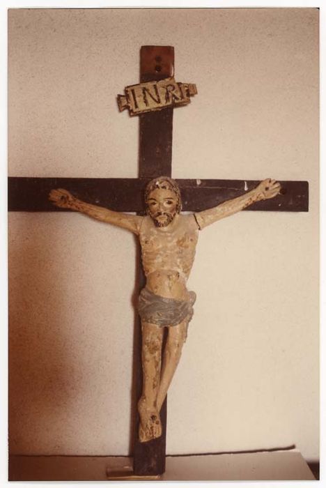 statue : Christ en croix