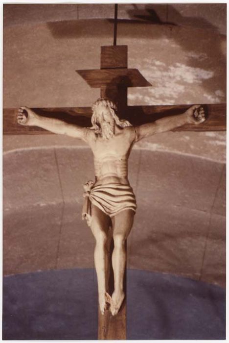 statue : Christ en croix