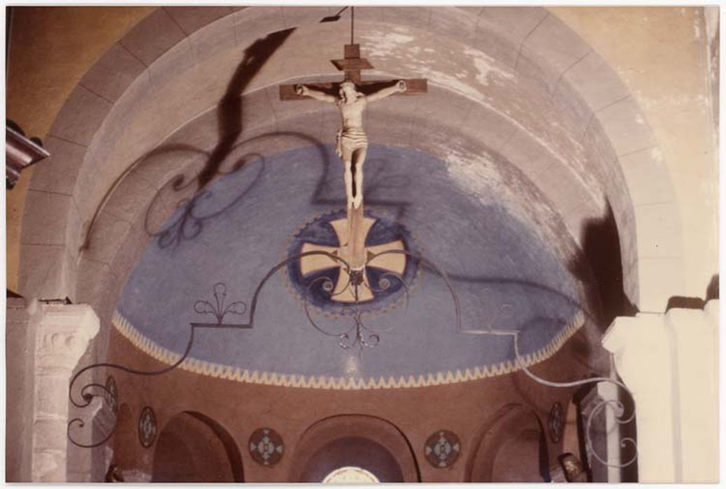 poutre de gloire et sa statue : Christ en croix