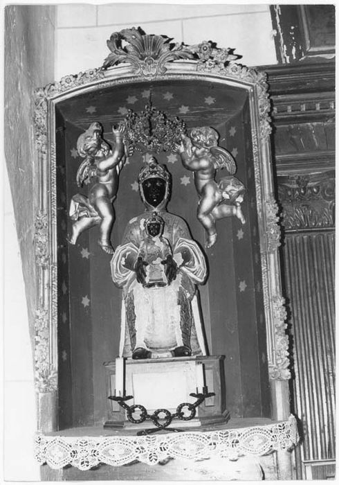 Statue (statuette) : Vierge à l'Enfant dite Notre-Dame du Puy, sa niche et deux statues (statuettes) : Angelots