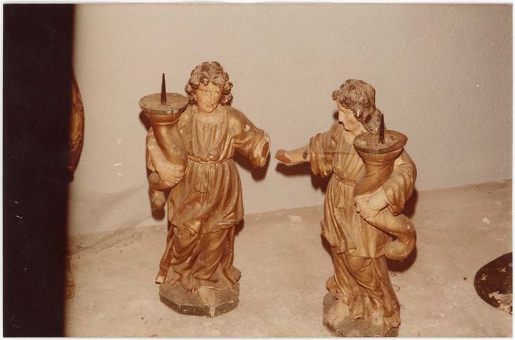 Deux statues (statuettes) : Anges céroféraires