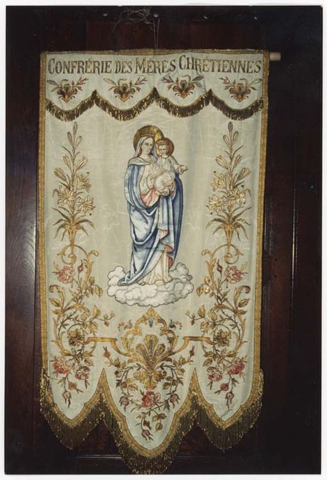 bannière de procession de la confrérie des Mères Chrétiennes
