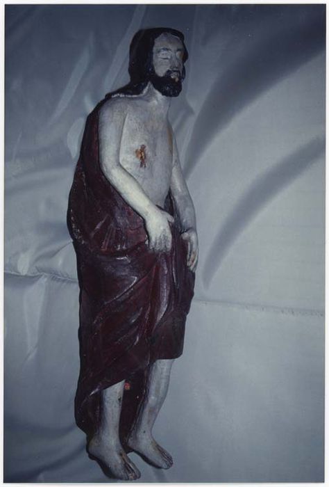 Statue : Christ gisant