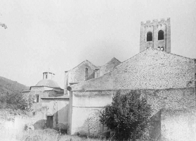 Eglise abbatiale : transept, clocher et chapelle à coupole, côté nord