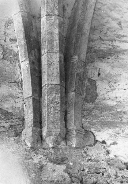 Eglise abbatiale, intérieur : retombées des voûtes à croisées d'ogives du choeur, côté nord