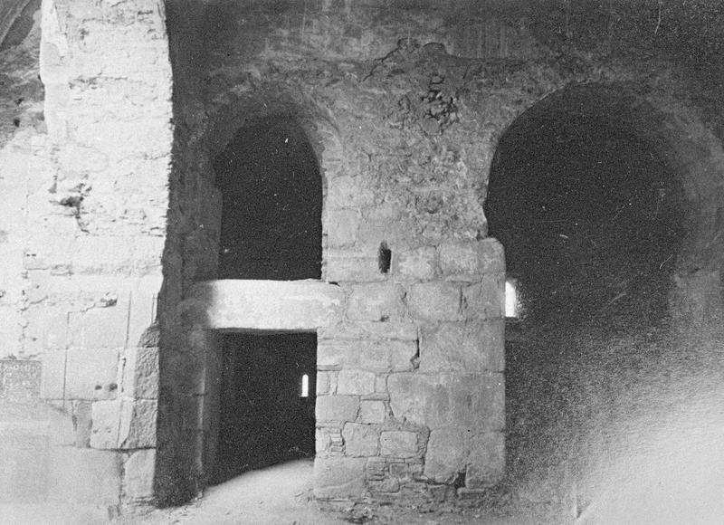 Eglise abbatiale, intérieur : déambulatoire et absidiole du transept sud