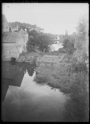 Le Loir et moulin au fond