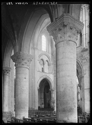 Deux gros piliers et transept