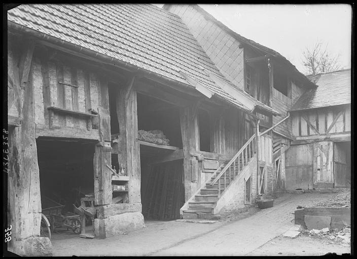 Cour de l'ancien Hôtel-Dieu. Bâtiments détruits en 1944