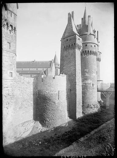 Tours et pont-levis